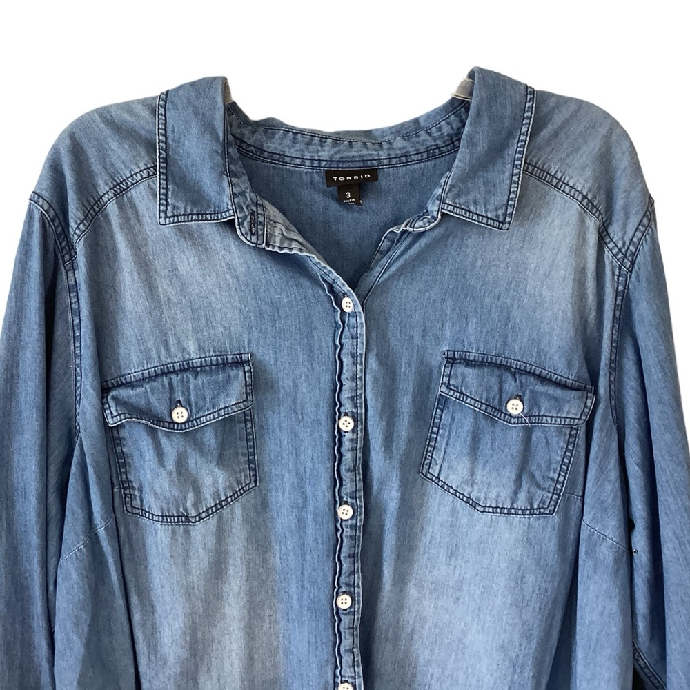 torrid Light Blue Denim Button-Down Shirt - Picture 3 of 9